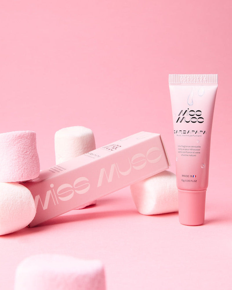 Laisse-toi séduire par le Musc Tahara Intime Barbe à Papa, une fragrance irrésistible qui apporte douceur et légèreté à ta peau.