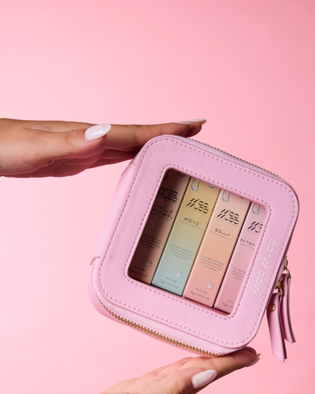 Emporte tes muscs tahara partout avec notre trousse toilette femme voyage, elle est parfaite pour te suivre dans toutes tes aventures.